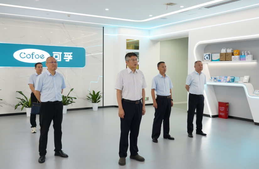 湖南省药品监督管理局领导组莅临UG环球·[中国]官方网站
调研指导